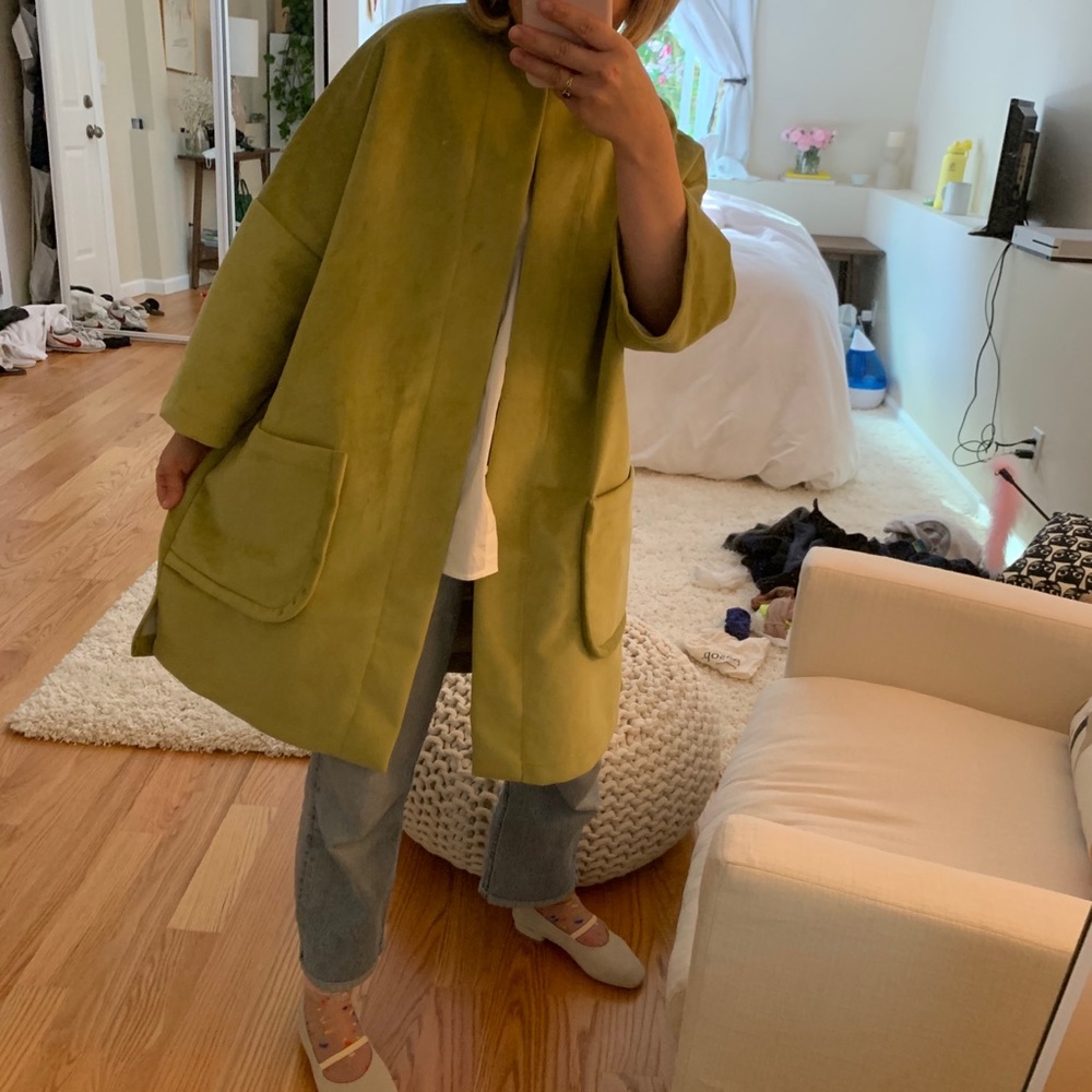 Priorty green coat